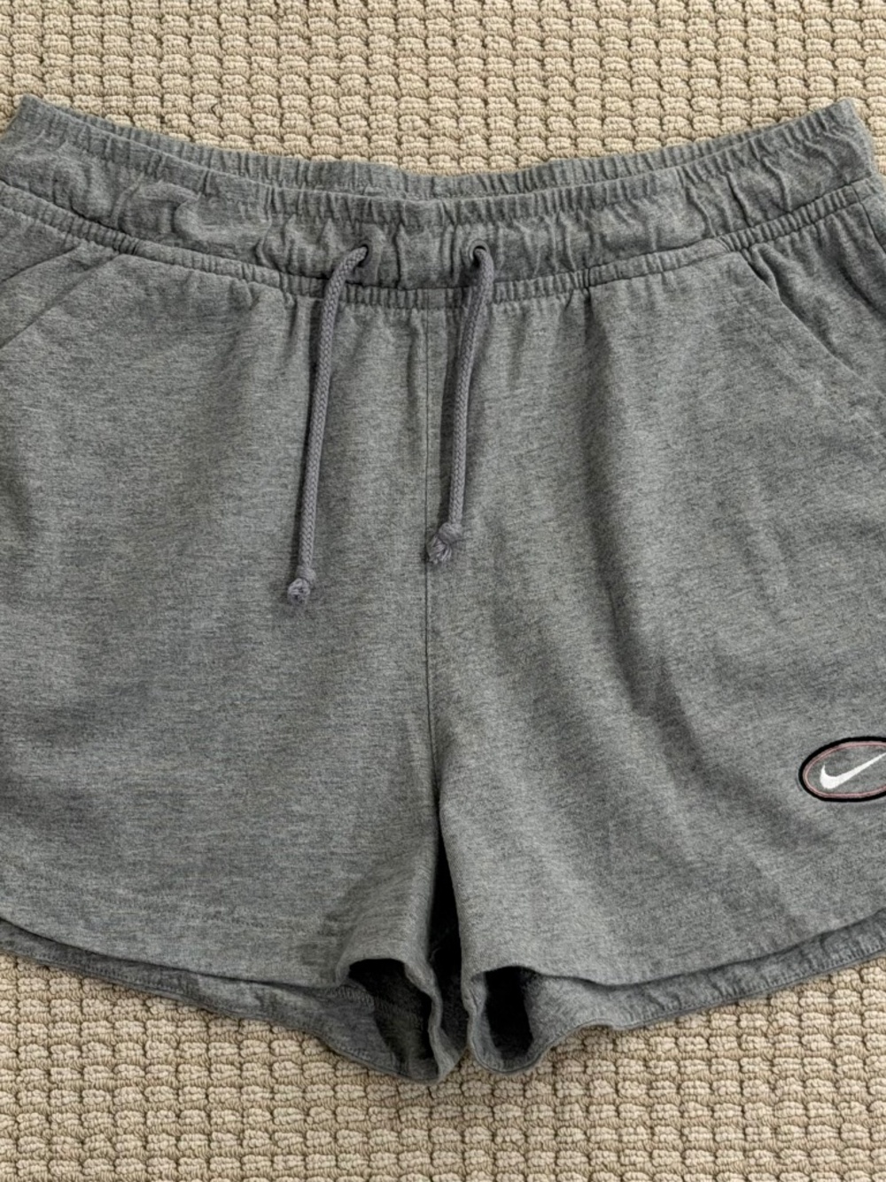 Nike Gray athletic gym knit shorts Size M MINT! Sports - Picture 1 of 5